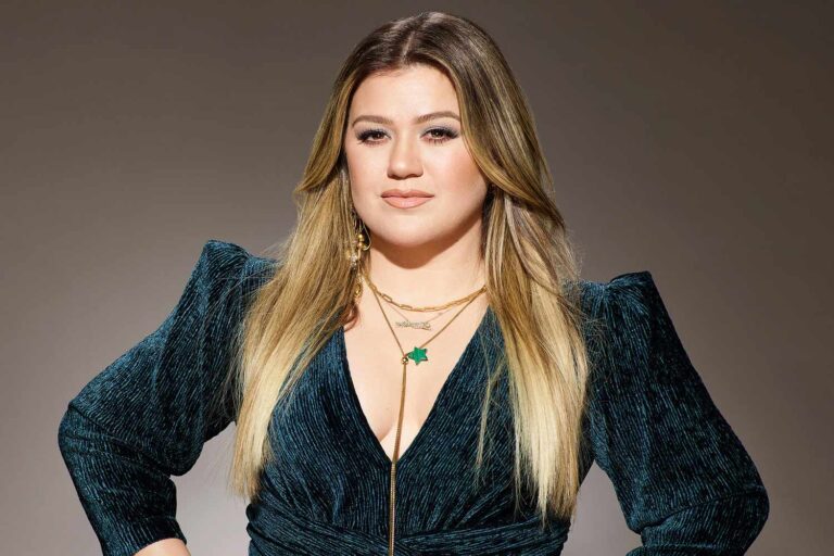 Kelly Clarkson Height Fans Can’t Believe This! October 2025